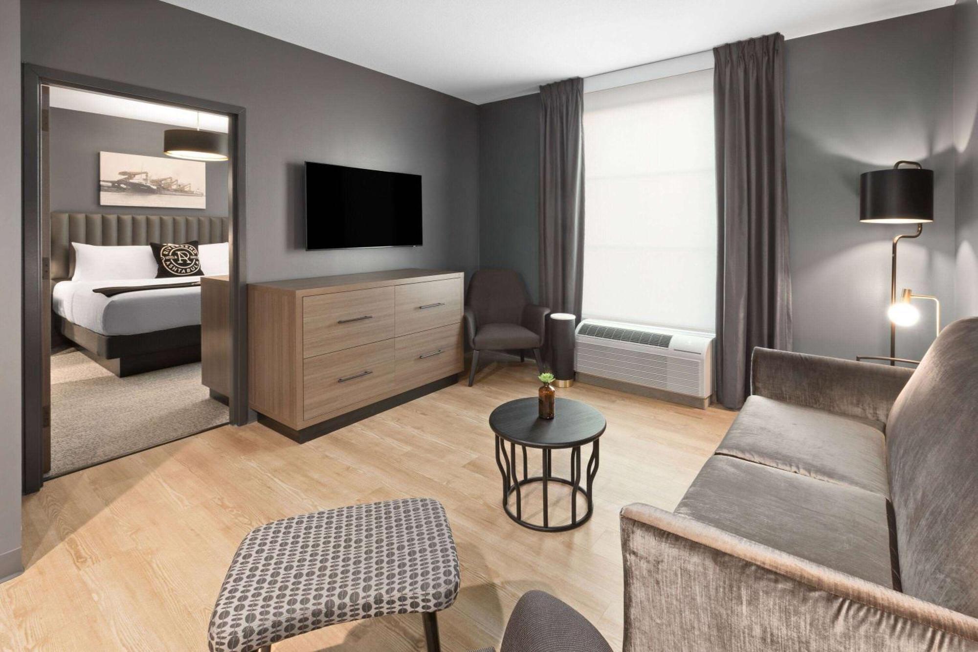Riverbend Hotel And Suites, Trademark Collection By Wyndham Ashtabula Eksteriør billede